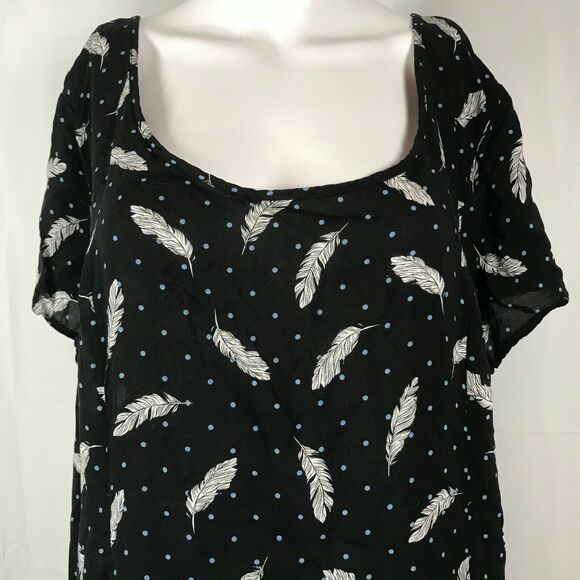 Torrid Shirt Women Sz 3X Black White Feather Polka Dot Lightweight Short Sleeve - Picture 2 of 10